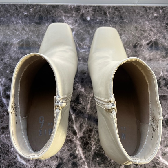 M6 Lexey Bootie Cream and Black flare Heel Never Worn Size 8 1/2M/ 39 - Picture 13 of 16